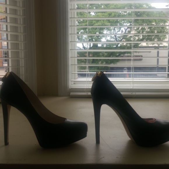 Shoes - Picture 2 of 6